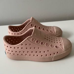 Native Jefferson Bloom Chameleon Pink toddler shoes